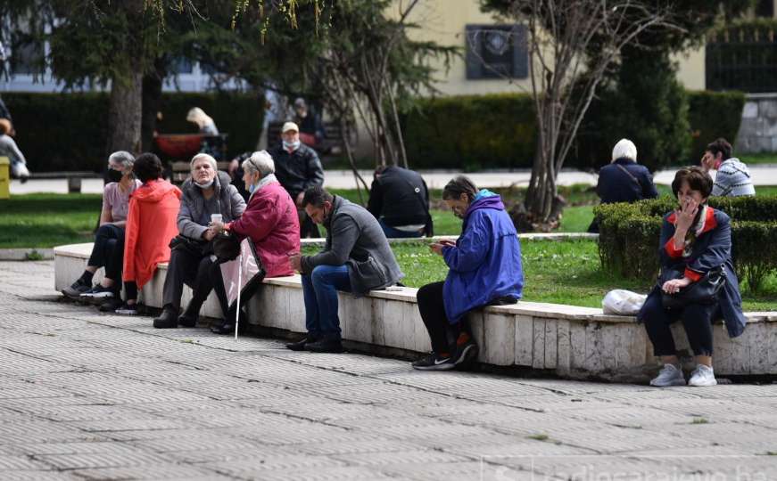 Sunce izmamilo šetače u Sarajevu: Uživali u parku i kafi za ponijeti